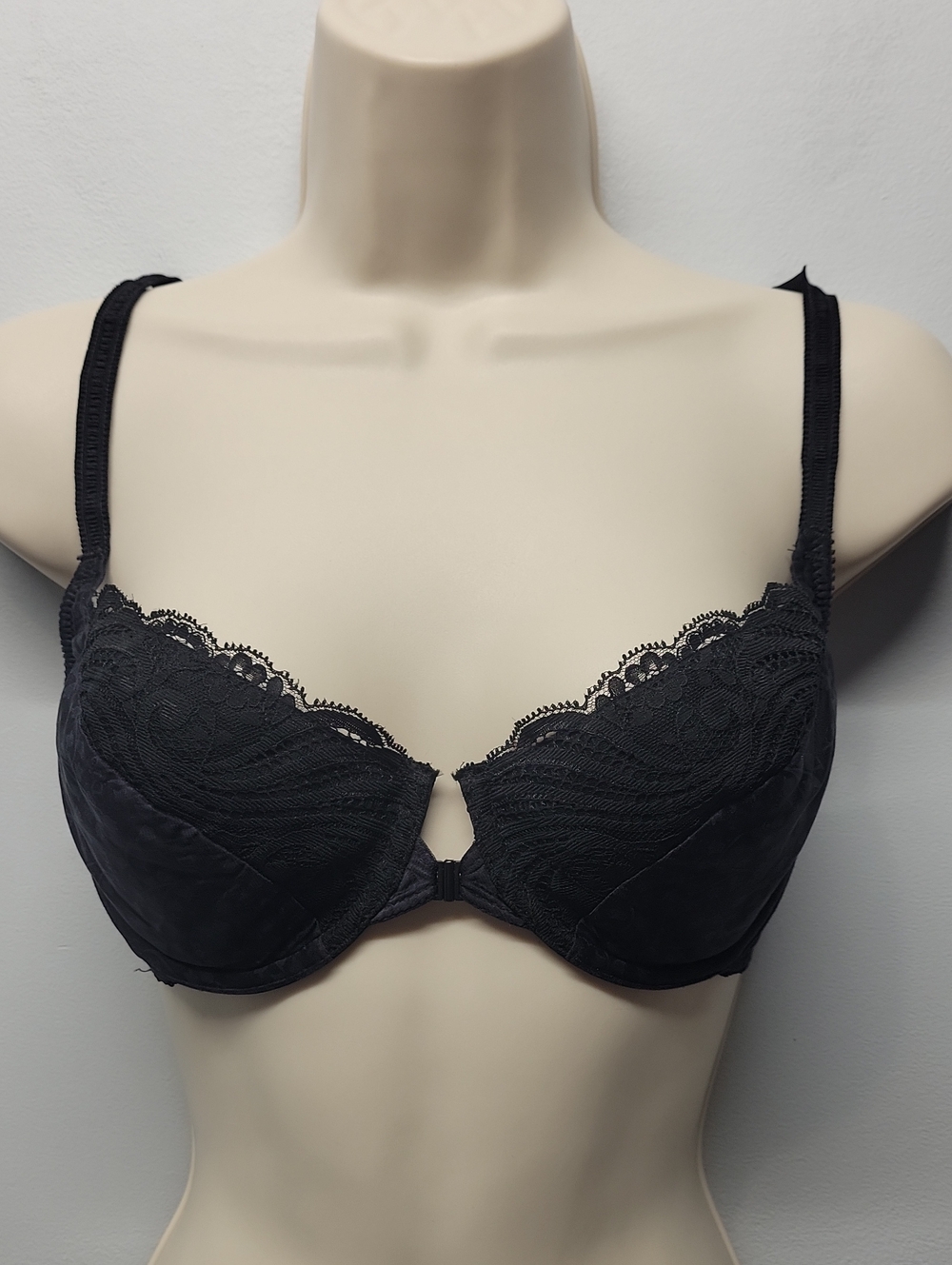 Christian Dior vintage black lace front clasp bra 36C